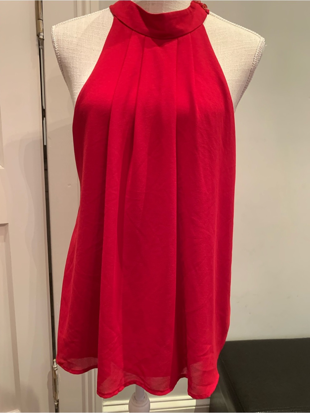 NWT! SHE+SKY PLEATED HALTER NECK SLEEVELESS BLOUSE. EXCELLENT CONDITION!